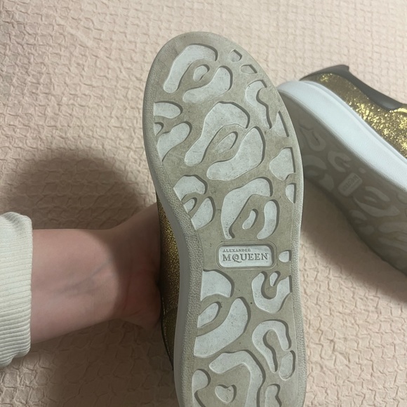 Alexander McQueen oversized trainers - Picture 5 of 11